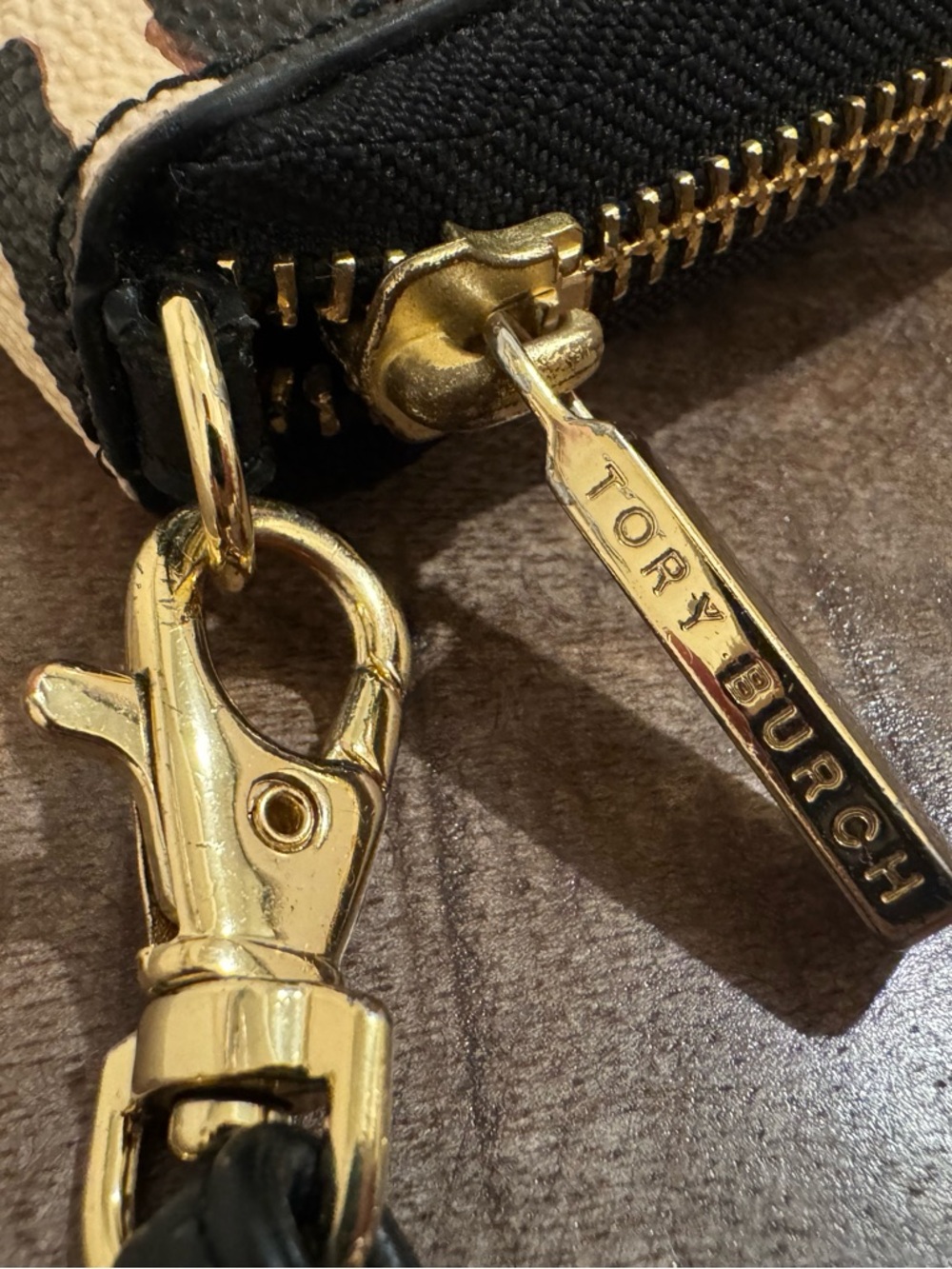 Tory Burch Robinson leopard print wallet - Picture 6 of 11